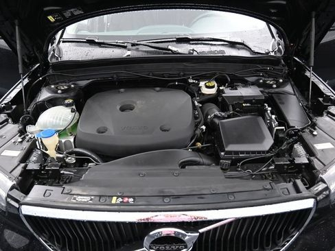 Used 2021 Volvo XC40 T5 Momentum w/ Premium Package AWD/4WD image 37