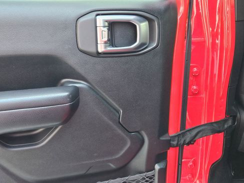 Used 2018 Jeep Wrangler Unlimited Rubicon image 24