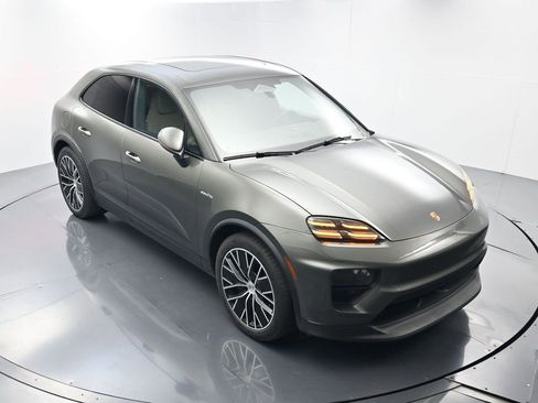 Certified 2025 Porsche Macan Electric image 41