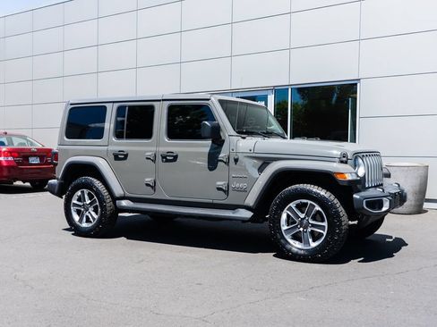 Used 2021 Jeep Wrangler Unlimited Sahara w/ Uconnect 4C Nav & Sound Group AWD/4WD image 29