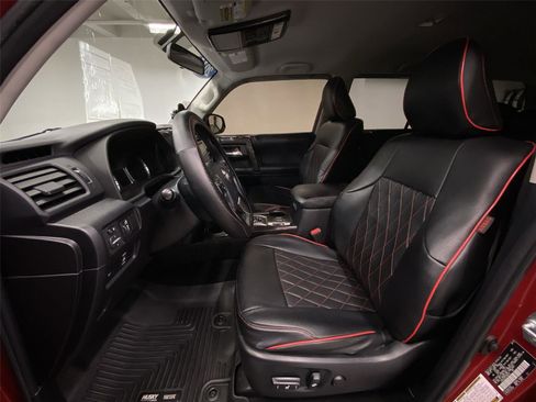 Used 2015 Toyota 4Runner SR5 image 17