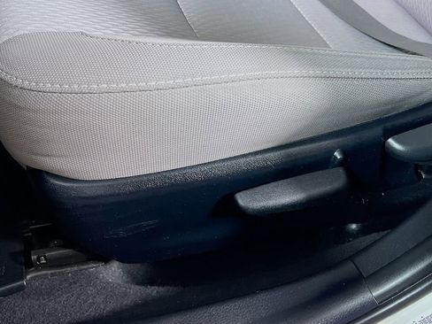 Used 2015 Toyota Corolla LE FWD image 17