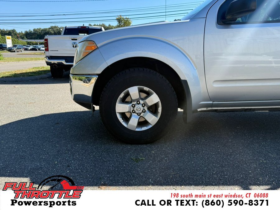 Used 2011 Nissan Frontier SV w/ SV Premium Utility Pkg AWD/4WD image 24