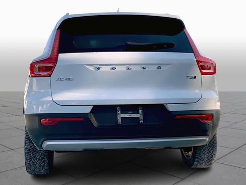 Used 2019 Volvo XC40 T5 Momentum image 5