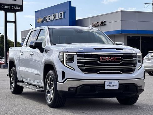 Used 2023 GMC Sierra 1500 SLT AWD/4WD image 2