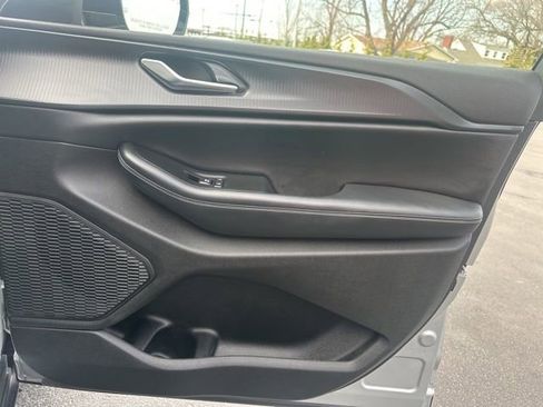 Used 2023 Jeep Grand Cherokee L Altitude image 18