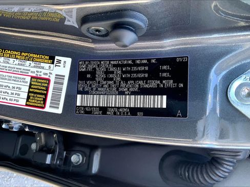 Used 2023 Toyota Highlander XLE FWD image 34