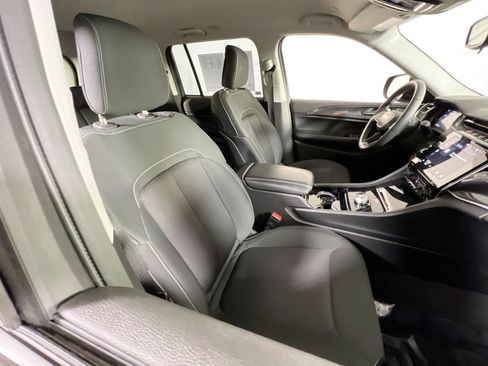 Used 2023 Jeep Grand Cherokee Laredo w/ Luxury Tech Group I AWD/4WD image 26
