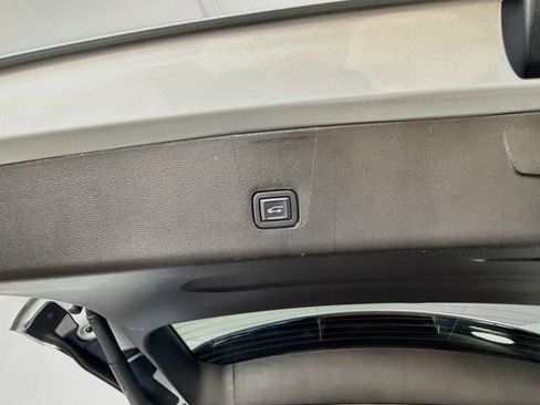 Used 2020 Chevrolet Traverse LT FWD image 36