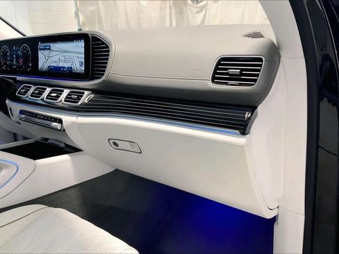 Used 2025 Mercedes-Benz Maybach GLS 600 4MATIC image 18