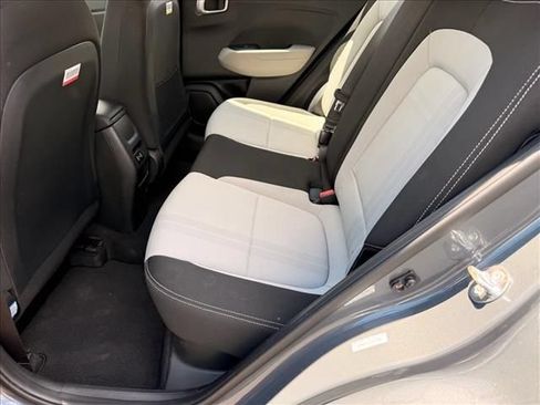 Used 2025 Hyundai Venue SEL FWD image 10