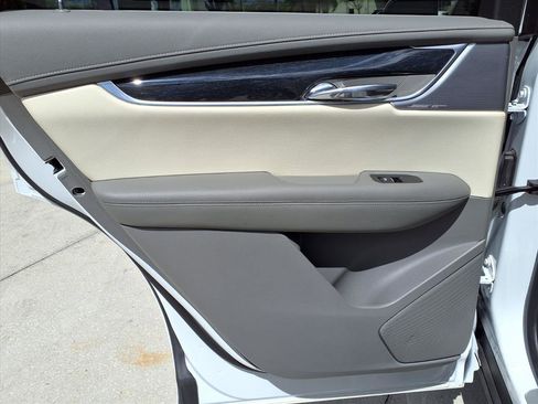 Certified 2023 Cadillac XT6 Premium Luxury FWD image 18