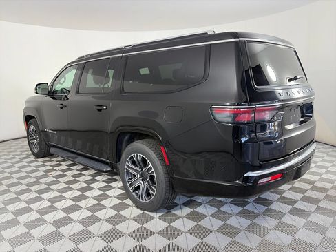 Used 2024 Jeep Wagoneer L Series II w/ Flexible Seating Group AWD/4WD image 5