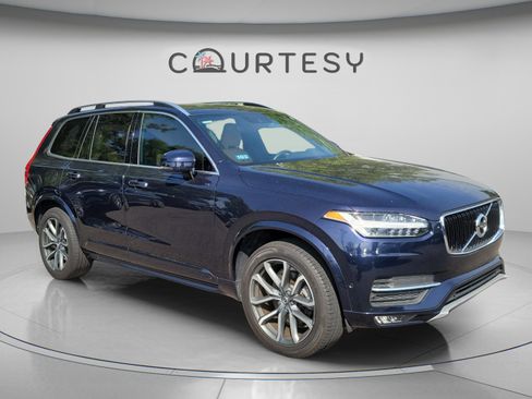 Used 2017 Volvo XC90 T6 Momentum w/ Vision Package image 4