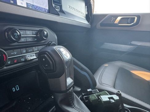 Used 2023 Ford Bronco Wildtrak image 17