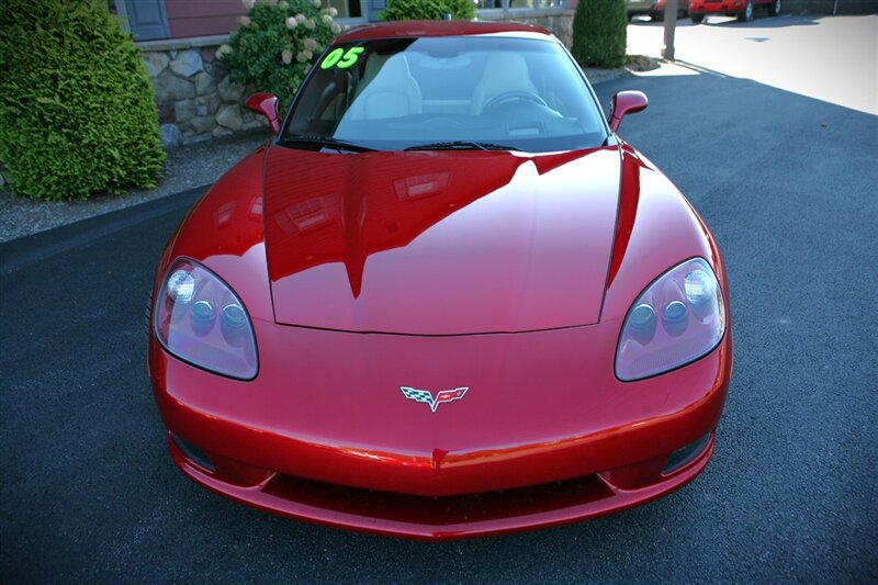 Used 2005 Chevrolet Corvette Coupe w/ Preferred Equipment Group RWD image 3