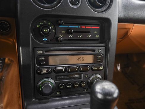Used 1997 MAZDA MX-5 Miata RWD image 22