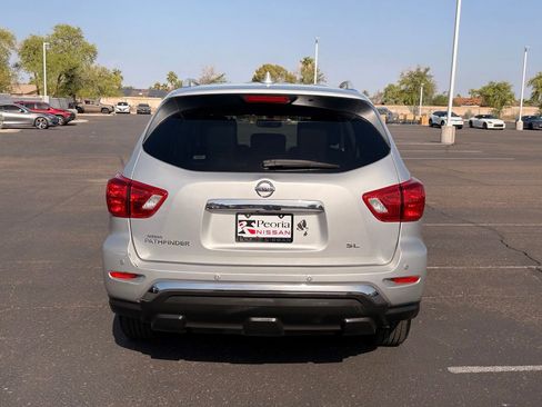 Used 2019 Nissan Pathfinder SL FWD image 5