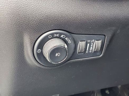 Used 2023 Jeep Compass Limited w/ Sun and Sound Group AWD/4WD image 10