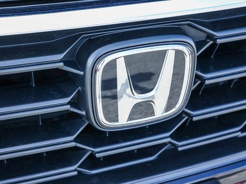 Used 2025 Honda CR-V LX image 14