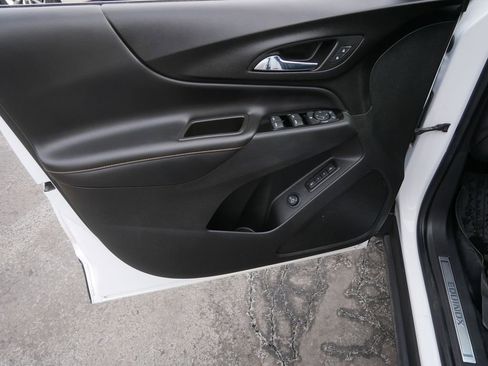 Used 2022 Chevrolet Equinox Premier image 13