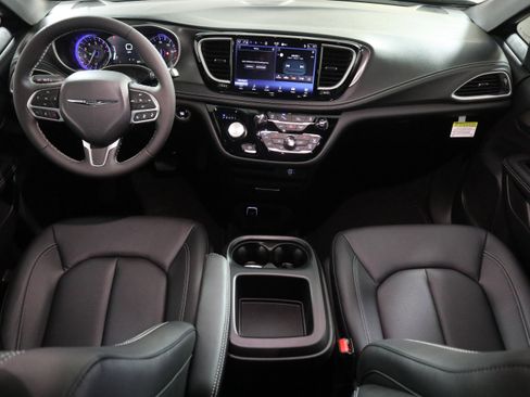 New 2026 Chrysler Pacifica Select image 16