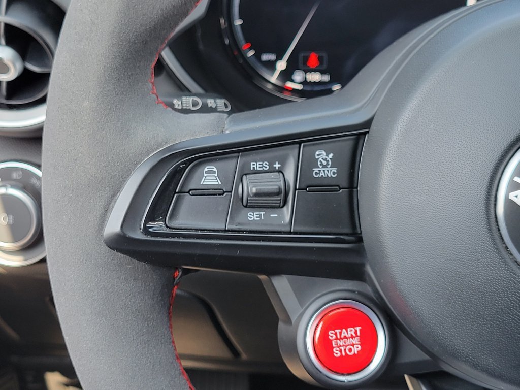 Used 2024 Alfa Romeo Giulia Veloce RWD image 5
