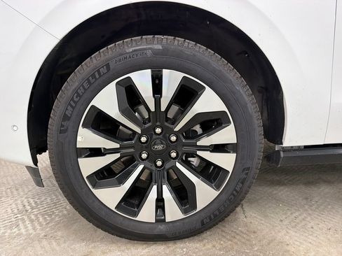 Certified 2025 Ford Expedition Platinum w/ Driver's Package AWD/4WD image 14