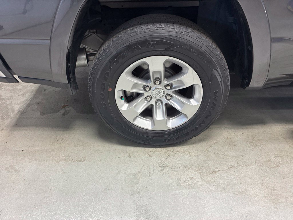 Used 2021 RAM 1500 Laramie AWD/4WD image 3