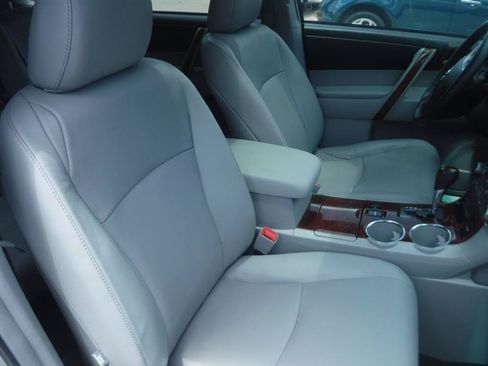 Used 2013 Toyota Highlander Limited FWD image 26