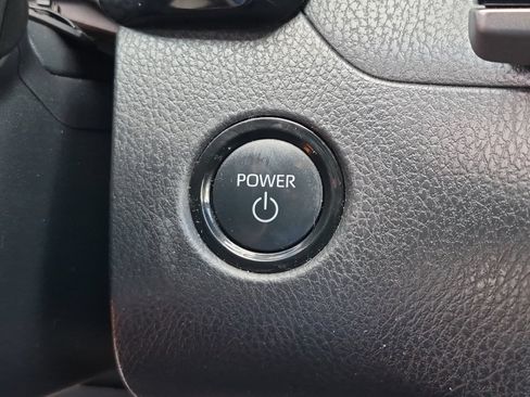 Used 2025 Toyota Camry SE FWD image 19