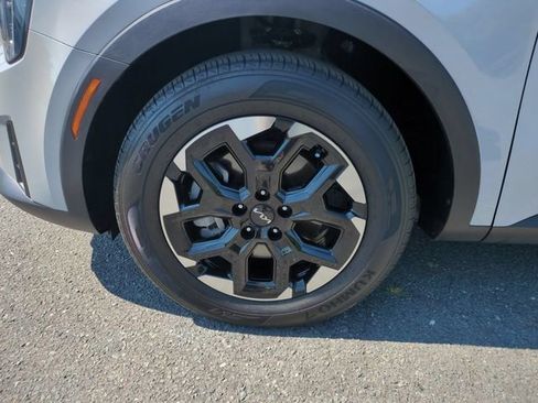Used 2024 Kia Sorento S w/ Panoramic Sunroof Package FWD image 10