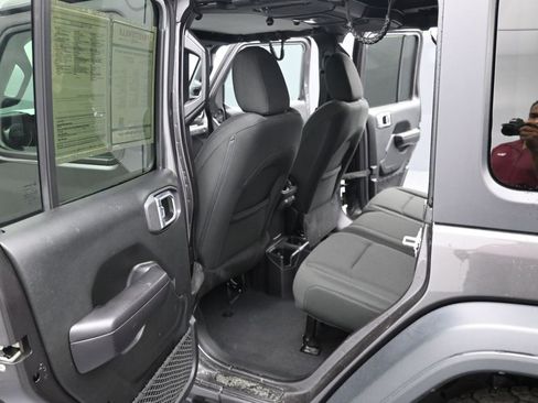 Used 2018 Jeep Wrangler Unlimited Sport S image 16