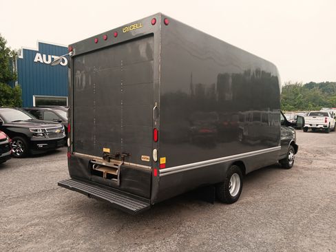 Used 2016 GMC Savana 3500 RWD image 4