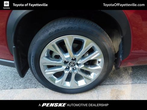 Used 2026 Toyota Highlander Limited AWD/4WD image 8