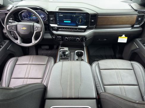Certified 2025 Chevrolet Silverado 1500 High Country w/ High Country Premium Package AWD/4WD image 18