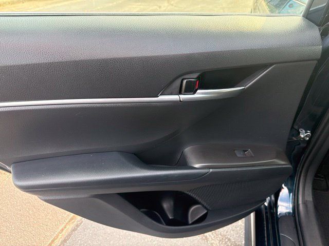 Used 2021 Toyota Camry SE FWD image 24