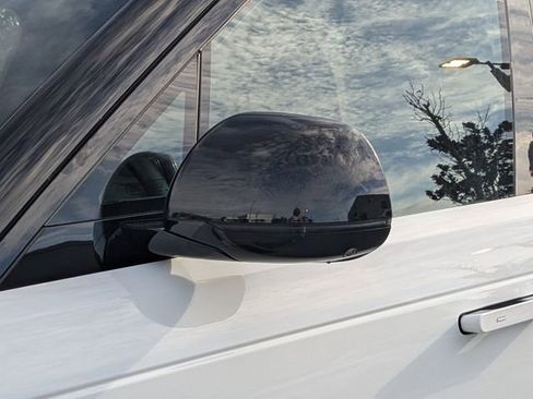 Used 2025 Land Rover Range Rover Sport image 10