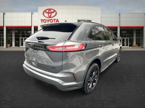 Used 2024 Ford Edge SE w/ Black Appearance Package image 5