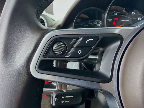 Used 2022 Porsche 718 Cayman RWD image 12