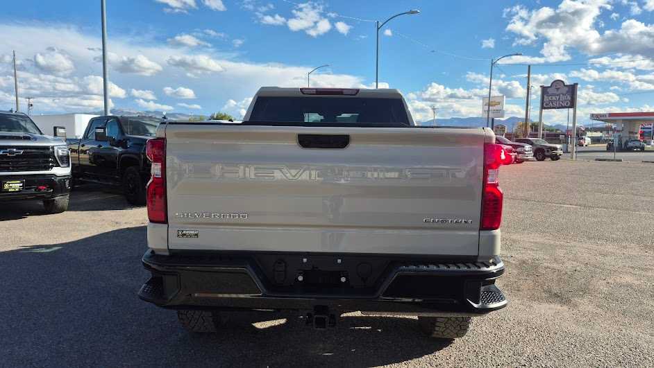 Used 2026 Chevrolet Silverado 1500 Custom Trail Boss AWD/4WD image 4