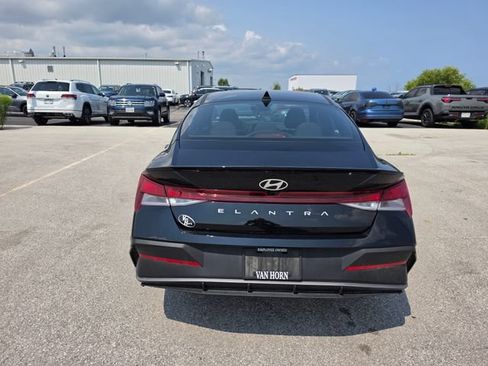 Certified 2025 Hyundai Elantra Sport FWD image 4