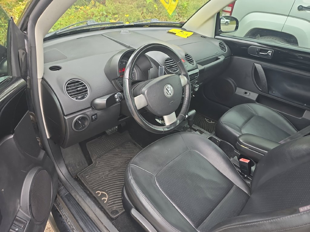 Used 2008 Volkswagen Beetle SE FWD image 10