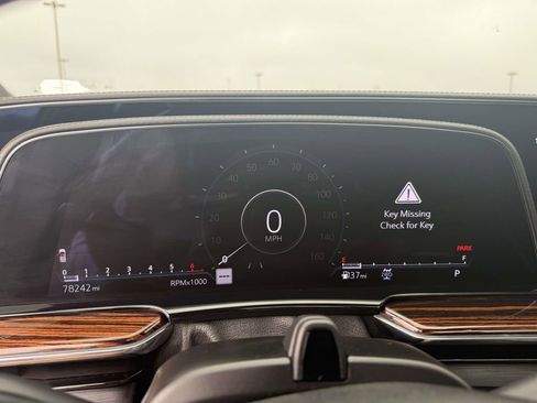 Used 2022 Cadillac Escalade ESV Premium Luxury image 17