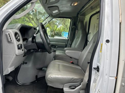Used 2024 Ford E-450 and Econoline 450 Super Duty w/ Power Windows & Locks Group RWD image 9