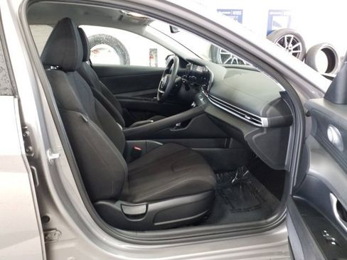 Used 2024 Hyundai Elantra SEL image 18