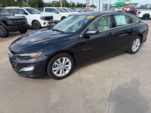 Used 2022 Chevrolet Malibu LT w/ Leather Package FWD image 5