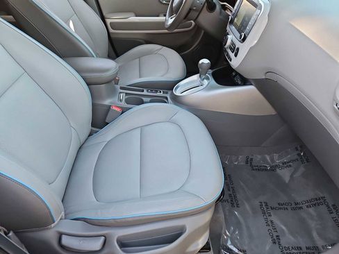 Used 2017 Kia Soul EV + image 22