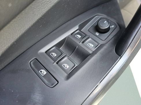 Used 2019 Volkswagen Jetta SE FWD image 28