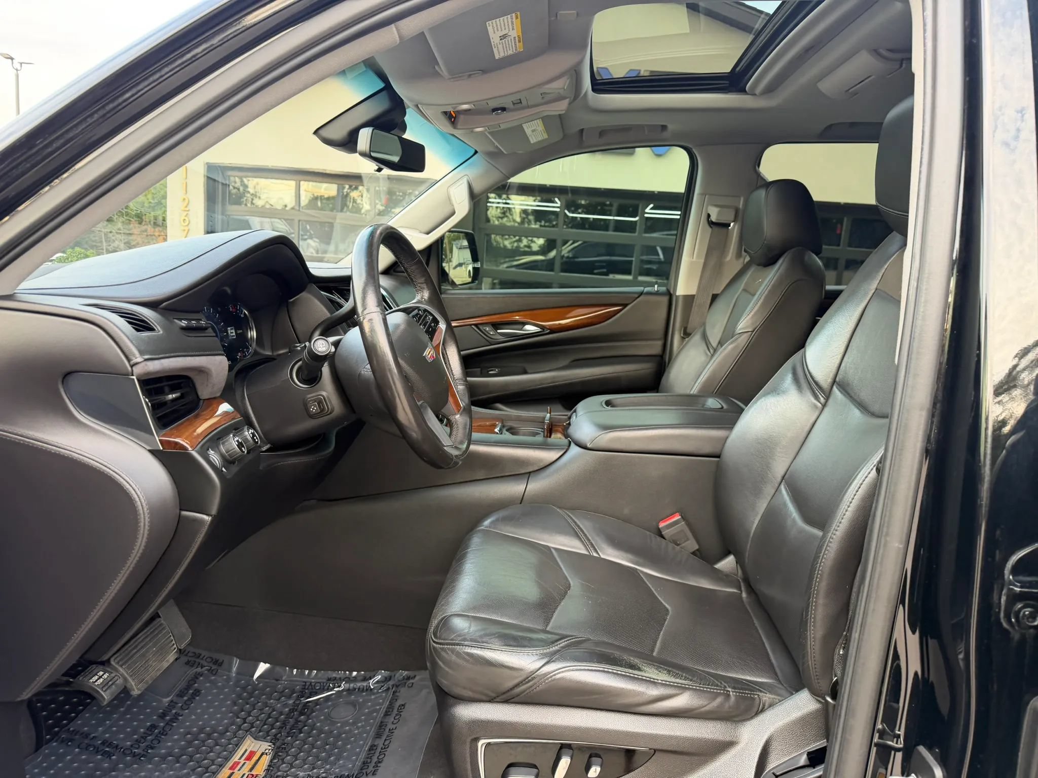 Used 2019 Cadillac Escalade Luxury AWD/4WD image 15